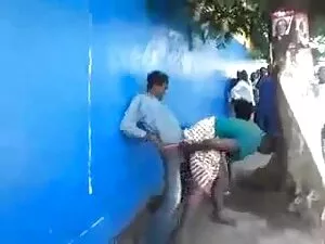 La metisse a de gros ...